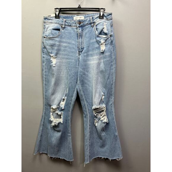 Almost‎ Famous Jeans Juniors size 9 Cropped Distressed wide leg light wash - Picture 1 of 8